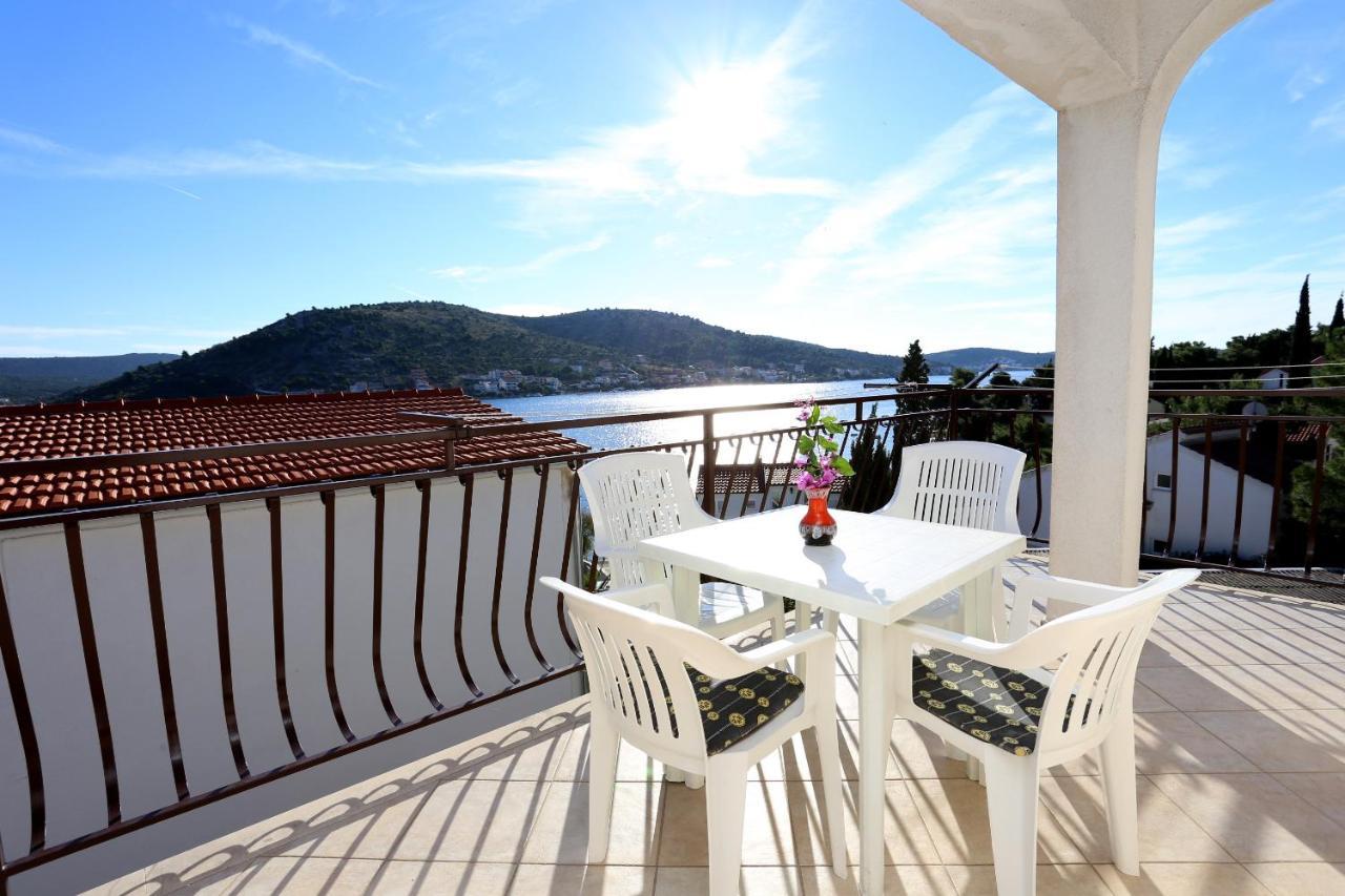 Apartments By The Sea Rogoznica - 10338 Exterior photo